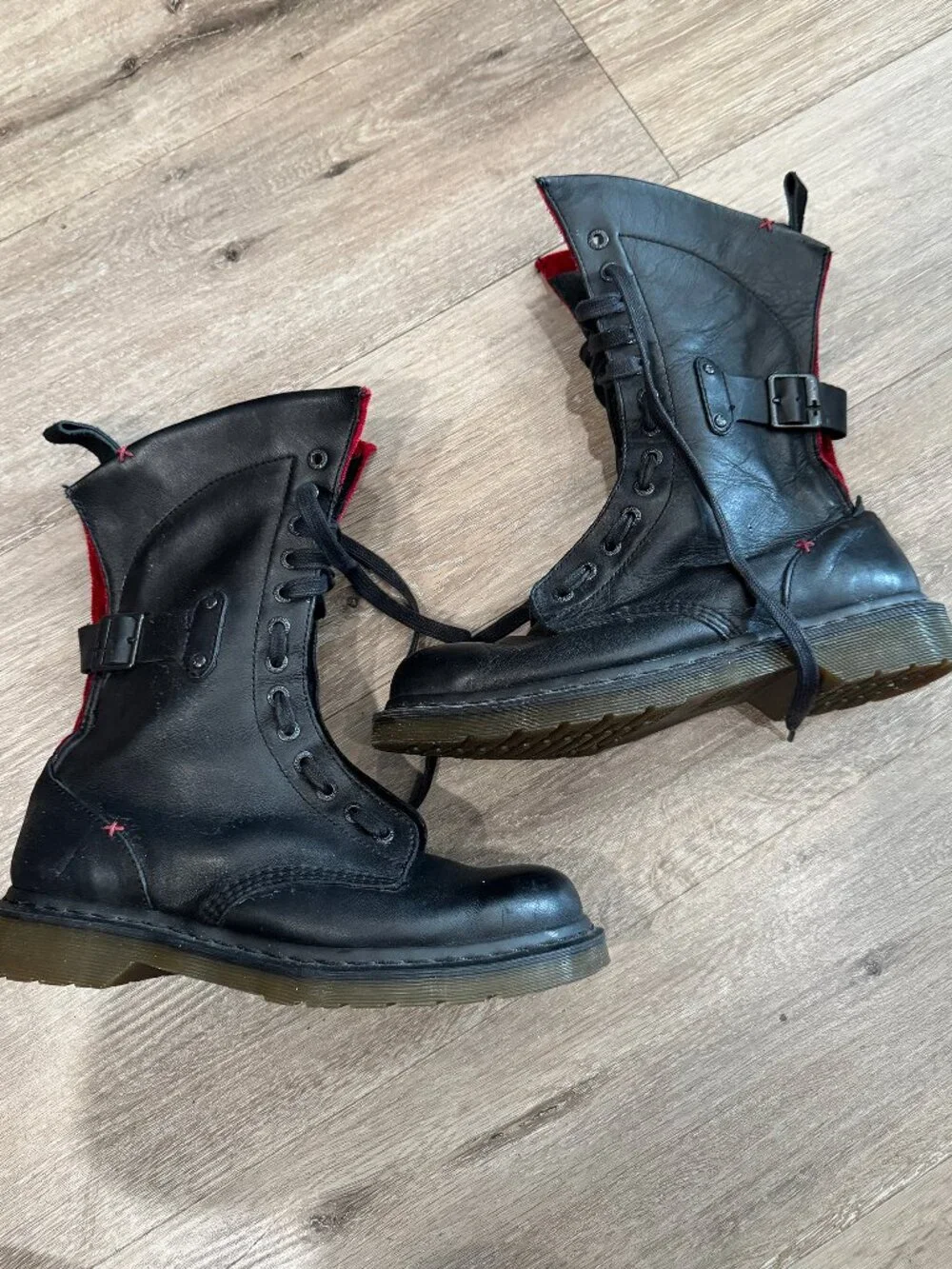 Dr. Martens 11554 13-eye combat boot. - Picture 2 of 11